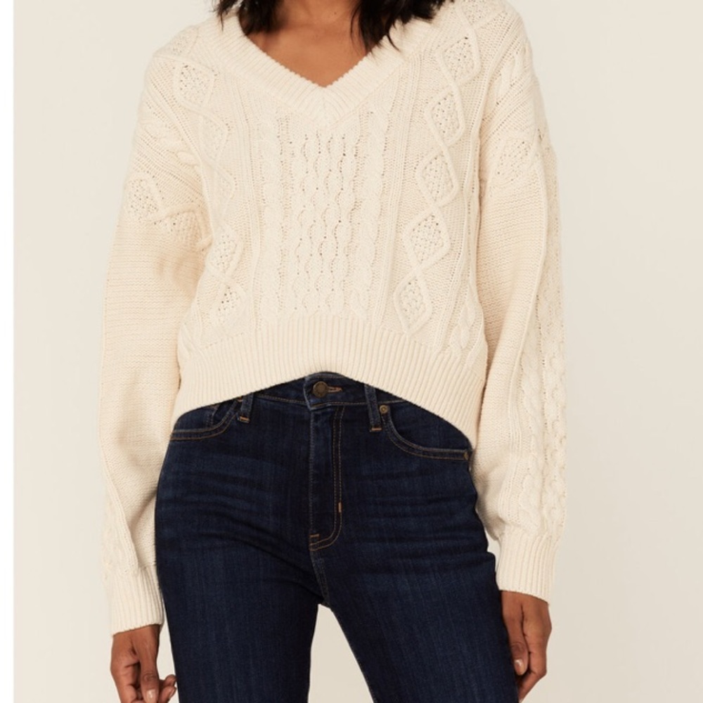 WRANGLER WOMEN'S V-NECK CABLE KNIT SWEATER